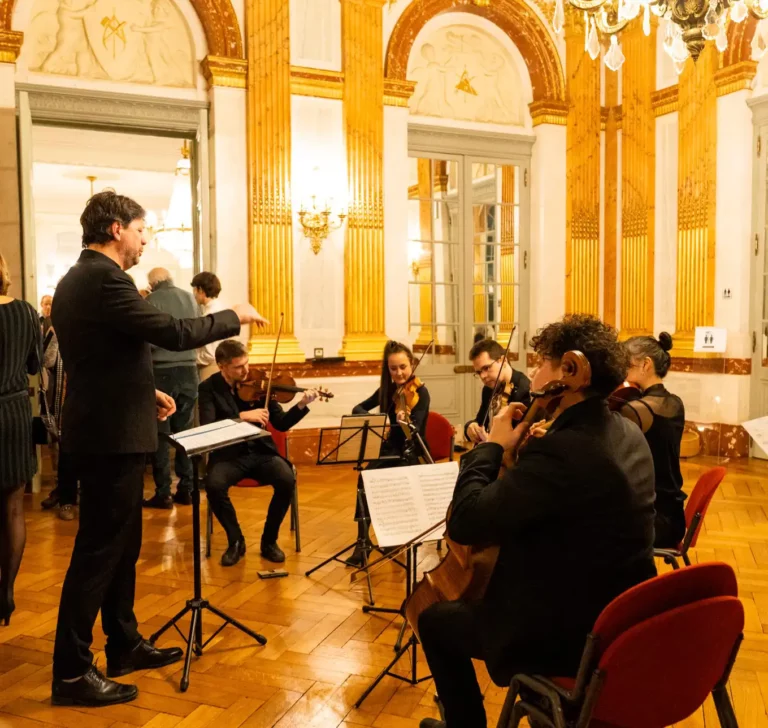 Le chef Diego Borrello et le Zelig Orchestra. Photo © E. De Wolf